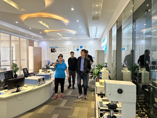 長沙賢友電子科技開發(fā)有限公司,長沙賢友電子科技,長條異形（棒材）矯頑磁力計,全自動鈷磁測量儀,矯頑磁力機,硬質(zhì)合金矯頑磁力計,鈷磁測量儀,磁飽和,比飽和磁化強度,鈷磁儀,棒材磁飽和,大制品磁飽和,磁力機,矯頑磁力計,矯頑磁力自動測量儀, 全自動磁力機
